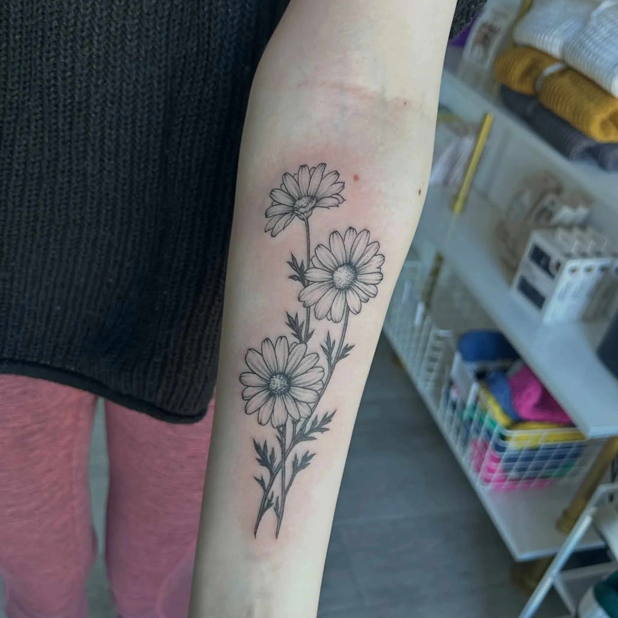 daisy flower tattoo close-up